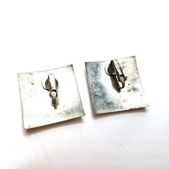 Vintage Enamel Floral Clip Earrings, Hand-painted, Enamel on Metal, 1 1/8 Inches - Picture 6 of 12